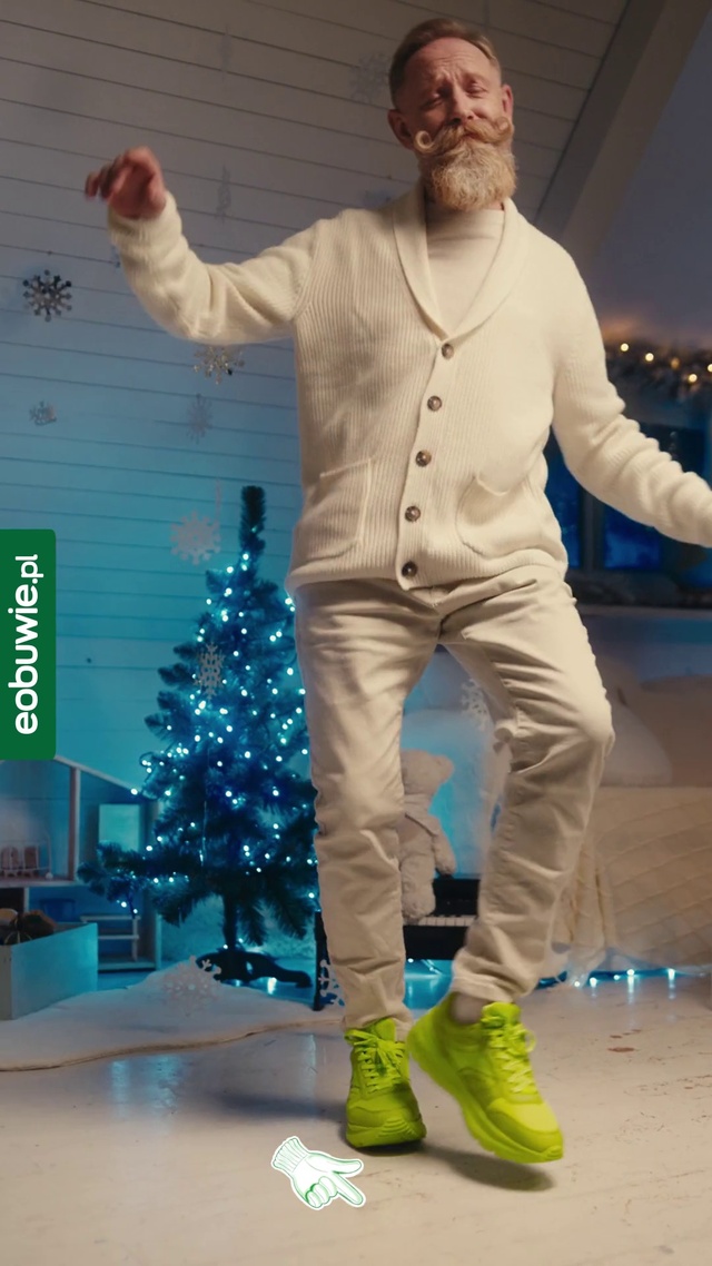 Video Reference N1: Christmas tree, Leg, Standing, Gesture, Hat, Fashion design, Fun, Entertainment, Sneakers, Performing arts