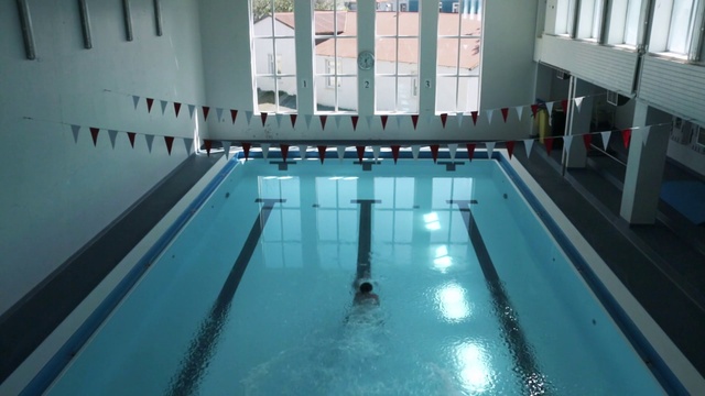 Video Reference N8: Water, Daytime, Property, Swimming pool, Building, Azure, Fluid, Leisure, Aqua, Window