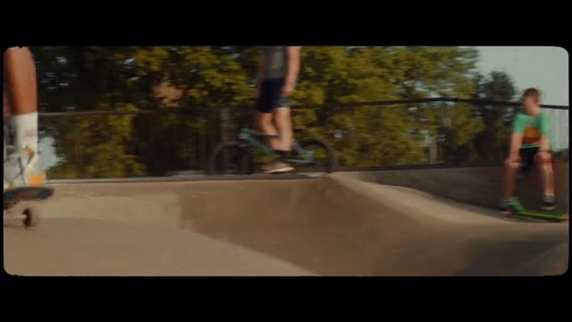 Video Reference N1: Sports equipment, Skatepark, Outdoor recreation, Rolling, Tree, Asphalt, Sports, Recreation, Tints and shades, Cycle sport