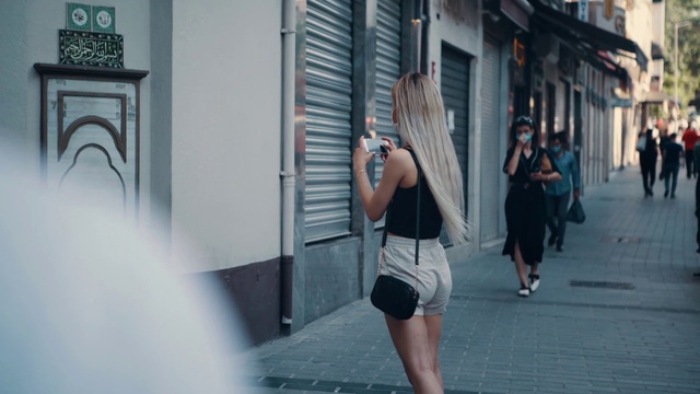 Video Reference N3: Glasses, Shoulder, Shorts, Leg, Street fashion, Luggage and bags, Waist, Temple, Eyewear, Thigh