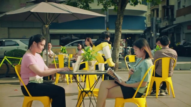 Video Reference N0: Table, Furniture, Chair, Outdoor table, Outdoor furniture, Yellow, Tree, Sharing, Leisure, Shorts