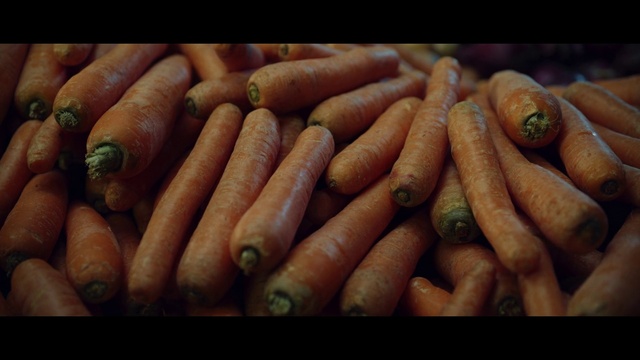 Video Reference N2: Food, Ingredient, Carrot, Natural foods, Finger, Vegetable, Cuisine, Wood, wild carrot, Local food