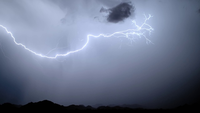 Video Reference N22: Cloud, Lightning, Sky, Thunder, Atmosphere, Thunderstorm, White, Light, Electricity, Atmospheric phenomenon