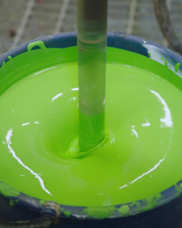 Video Reference N2: Liquid, Water, Green, Fluid, Yellow, Drink, Gas, Solvent, Plastic, Bird