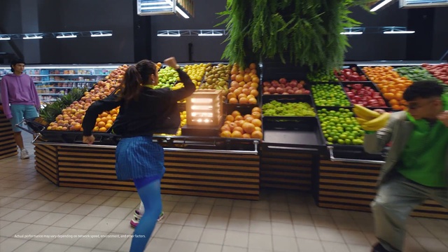 Video Reference N5: Food, Photograph, Green, Natural foods, Whole food, Fruit, Greengrocer, Selling, Public space, Retail