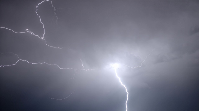 Video Reference N19: Lightning, Sky, Thunder, Atmosphere, Daytime, Thunderstorm, Cloud, Light, Nature, Electricity