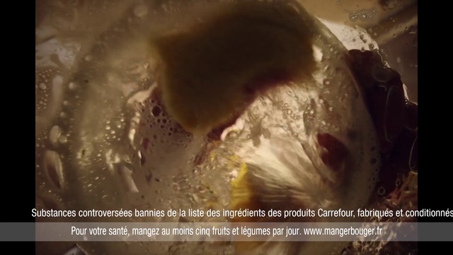Video Reference N7: Liquid, Recipe, Bird nest, Bird, Ingredient, Feather, Dish, Macro photography, Pollution, Comfort food