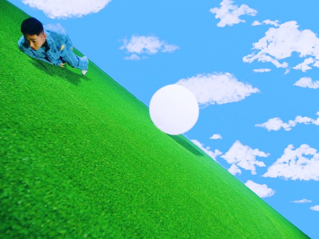 Video Reference N2: Cloud, Sky, Daytime, Green, People in nature, Nature, Azure, Blue, Plant, Natural landscape