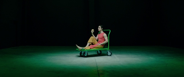 Video Reference N9: Wheel, Toy, Tire, Performing arts, Event, Entertainment, Leisure, Choreography, Art, Magenta