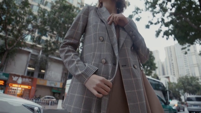 Video Reference N5: Overcoat, Tartan, Dress shirt, Sleeve, Street fashion, Tree, Grey, Collar, Style, Trench coat
