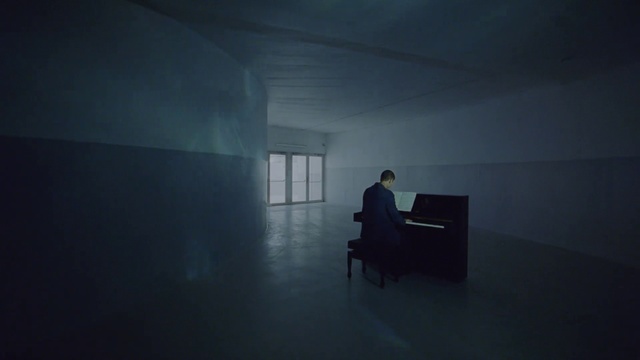 Video Reference N1: Sky, Flooring, Piano, Chair, Cloud, Pianist, Event, Art, Darkness, Sitting