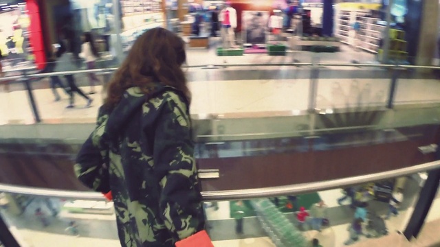 Video Reference N4: Sleeve, Standing, Customer, Shopping, Fun, Street fashion, Cool, Retail, Leisure, Travel