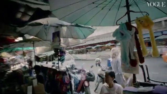 Video Reference N5: Product, Umbrella, Shade, Leisure, People, Travel, Fun, Snapshot, Event, Market