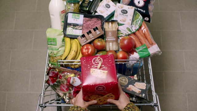 Video Reference N1: Food, Ingredient, Fruit, Natural foods, Cuisine, Staple food, Basket, Food group, Plum tomato, Whole food