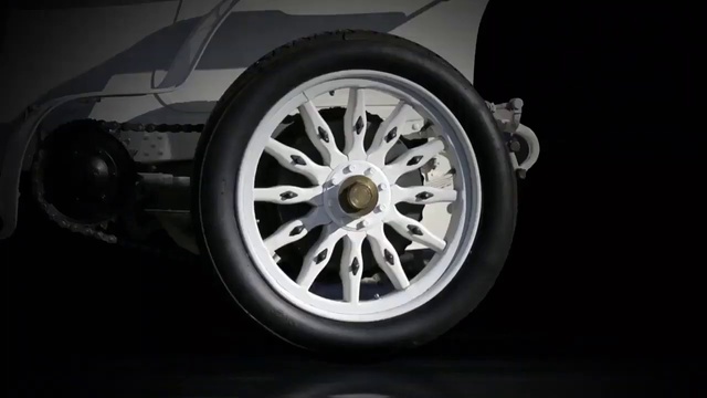 Video Reference N1: Wheel, Tire, Automotive tire, Car, Vehicle, Synthetic rubber, Tread, Automotive lighting, Hubcap, Motor vehicle
