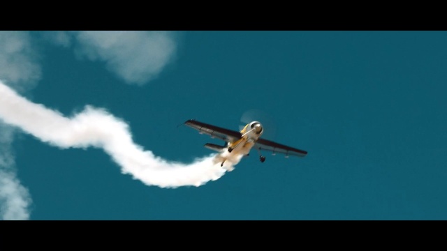 Video Reference N0: Sky, Vehicle, Cloud, Aircraft, Monoplane, Airplane, Aerospace manufacturer, Aviation, Aerobatics, Air travel