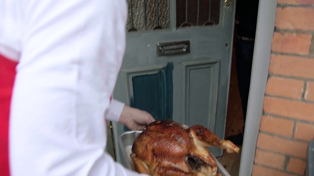 Video Reference N0: Food, Turkey meat, Drunken chicken, Hendl, Butcher, Recipe, Meat carving, Roast goose, Ingredient, Duck meat