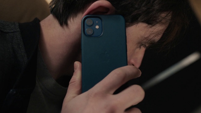 Video Reference N1: Hair, Hand, Mobile phone, Telephony, Mobile device, Communication Device, Portable communications device, Gesture, Finger, Gadget