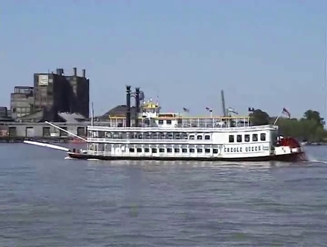 Video Reference N0: Water, Sky, Boat, Watercraft, Vehicle, Naval architecture, Lake, Passenger ship, Ship, Steamboat