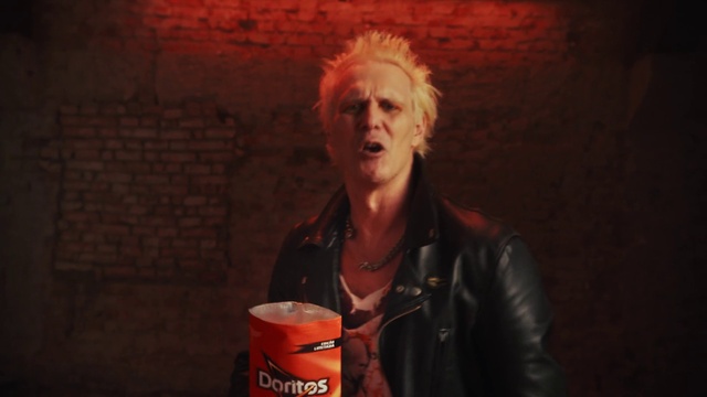 Video Reference N5: Lighting, Flash photography, Musician, Audio equipment, Drink, Tin can, Entertainment, Music artist, Event, Leather jacket