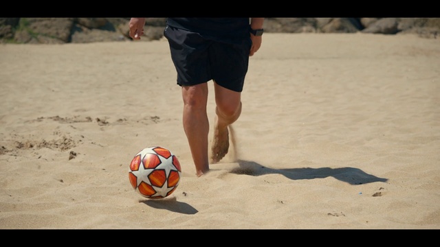 Video Reference N2: Shorts, Sports equipment, Soccer, Beach soccer, Football, Ball, Beach, People on beach, Player, Fun