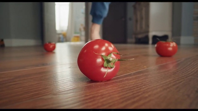 Video Reference N0: Food, Plum tomato, Wood, Natural foods, Bush tomato, Recipe, Cherry Tomatoes, Tomato, Ingredient, Vegetable