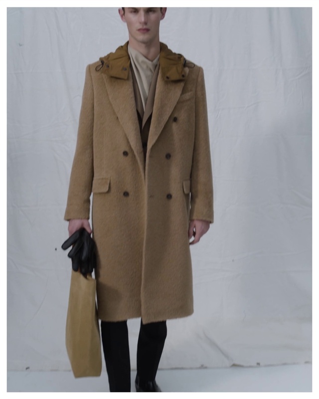 Video Reference N0: Clothing, Outerwear, Overcoat, Frock coat, Neck, Sleeve, Street fashion, Waist, Hat, Beige