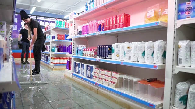 Video Reference N0: Shoe, Shelf, Product, Shelving, Customer, Retail, Publication, Convenience store, Building, Service