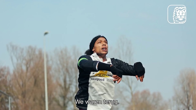 Video Reference N4: Sports uniform, Arm, Glove, Sports equipment, Flash photography, Sky, Player, Happy, Jersey, Jacket