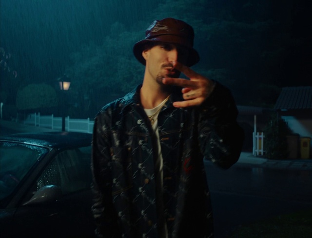 Video Reference N5: Hood, Cap, Flash photography, Automotive lighting, Fedora, Beard, Hat, Cool, Entertainment, Street fashion