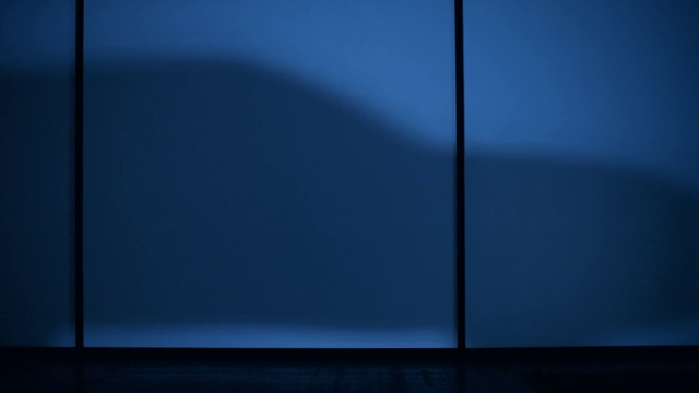 Video Reference N1: Rectangle, Sky, Shade, Vehicle door, Automotive exterior, Tints and shades, Electric blue, Fixture, Glass, Symmetry