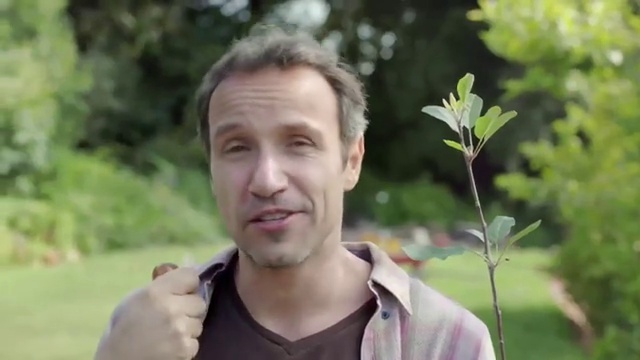 Video Reference N3: Forehead, Plant, Smile, People in nature, Beard, Gesture, Flash photography, Happy, Grass, Terrestrial plant