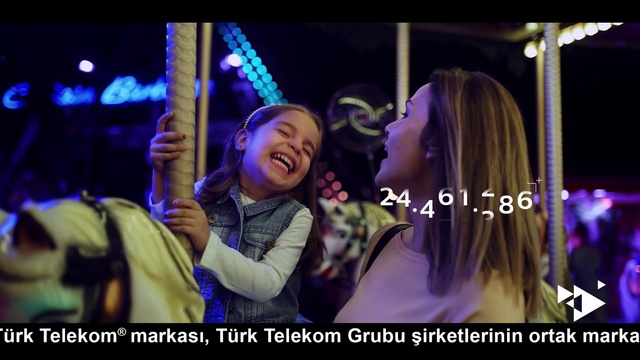 Video Reference N2: Smile, Purple, Flash photography, Happy, Entertainment, Gesture, Violet, Leisure, Fun, Magenta