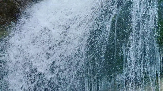 Video Reference N0: Water, Liquid, Waterfall, Natural landscape, Grey, Tree, Fluvial landforms of streams, Watercourse, Sky, Grass