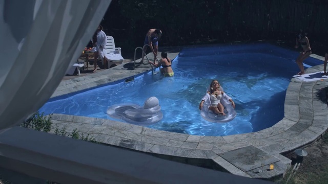 Video Reference N1: Water, Swimming pool, Azure, Fluid, Leisure, Composite material, Recreation, Fun, Swimwear, Bathing