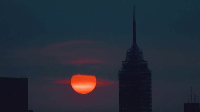 Video Reference N1: Sky, Atmosphere, Building, Cloud, Skyscraper, Afterglow, Dusk, Red sky at morning, Atmospheric phenomenon, Sunrise