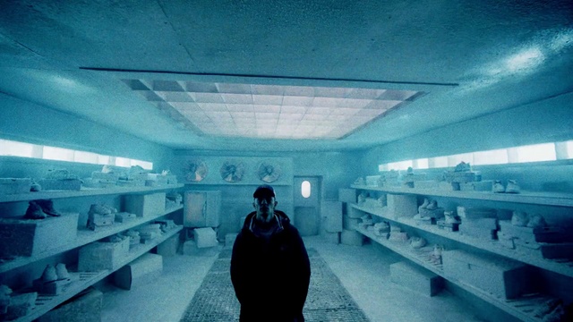 Video Reference N1: Blue, World, Human, Standing, Building, Flash photography, Symmetry, Leisure, Electric blue, Travel