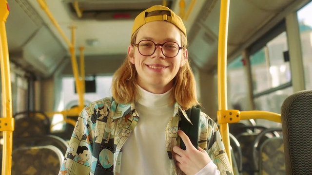 Video Reference N3: Glasses, Smile, Hairstyle, Vision care, Fashion, Street fashion, Eyewear, Yellow, Happy, Cap