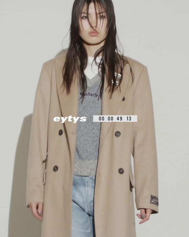 Video Reference N5: Outerwear, Overcoat, Dress shirt, Neck, Sleeve, Coat, Street fashion, Grey, Collar, Jacket