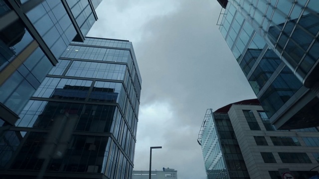 Video Reference N4: Building, Cloud, Skyscraper, Sky, Daytime, Window, Fixture, Tower block, Grey, Urban design