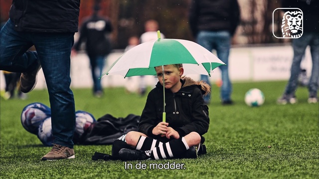 Video Reference N2: Umbrella, Player, Grass, Public space, Leisure, Recreation, Street fashion, Competition event, Sports, Fun