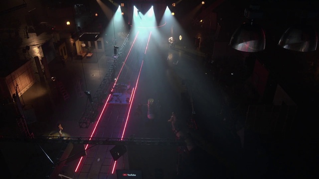 Video Reference N5: Musician, Concert, Entertainment, Music, Music artist, Artist, Performing arts, Visual effect lighting, Music venue, Lens flare