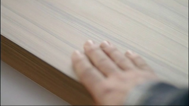 Video Reference N2: Wood, Gesture, Finger, Wood stain, Hardwood, Nail, Wrist, Thumb, Comfort, Plywood
