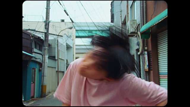 Video Reference N5: Window, Travel, Rectangle, Tints and shades, Street fashion, Snapshot, Magenta, Electric blue, T-shirt, Room