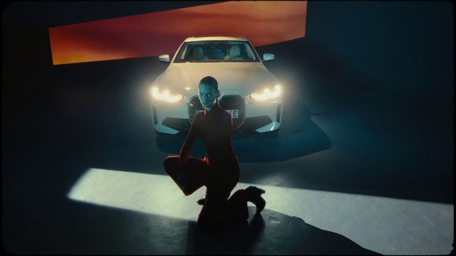 Video Reference N2: Car, Vehicle, Automotive lighting, Hood, Automotive design, Tire, Headlamp, Bumper, Automotive exterior, Vehicle door