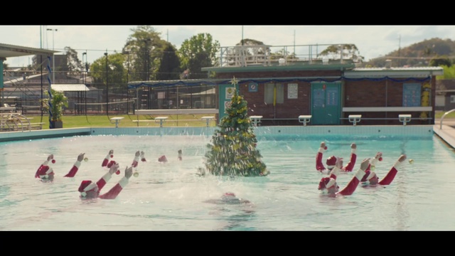 Video Reference N3: Water, Swimming pool, Building, Tree, Outdoor recreation, Plant, Leisure, Window, Sports, Fun