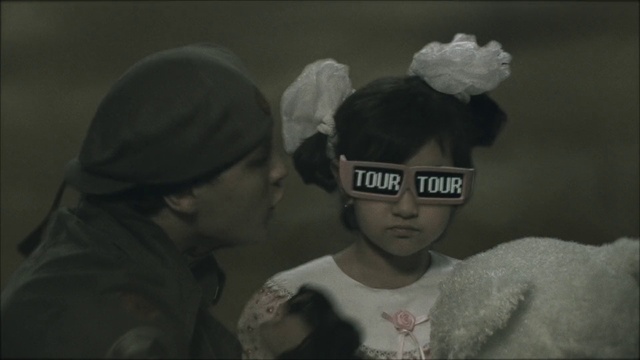 Video Reference N2: Vision care, Human, Flash photography, Eyewear, Gesture, Cap, Darkness, Happy, Event, Monochrome photography