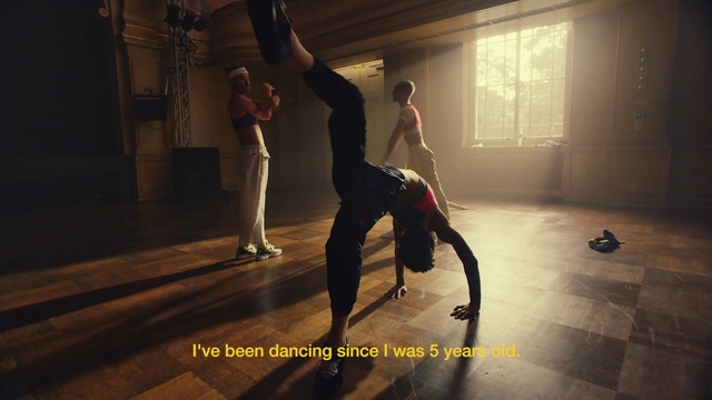 Video Reference N0: Window, Leg, Flash photography, Performing arts, Entertainment, Dance, Athletic dance move, Flooring, Hardwood, Sneakers