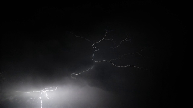 Video Reference N0: Lightning, Thunder, Thunderstorm, Atmosphere, Sky, Light, Electricity, Cloud, Atmospheric phenomenon, Storm