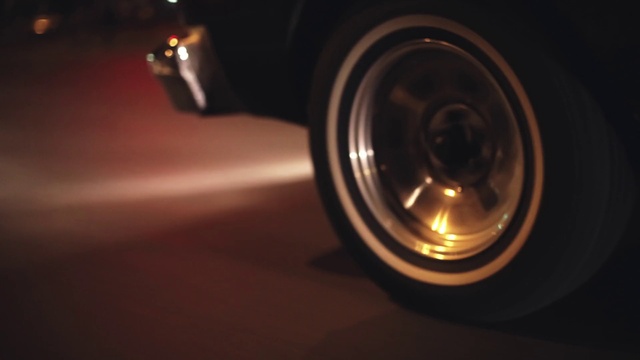 Video Reference N5: Tire, Automotive tire, Automotive lighting, Wheel, Vehicle, Car, Tread, Camera lens, Hood, Flash photography
